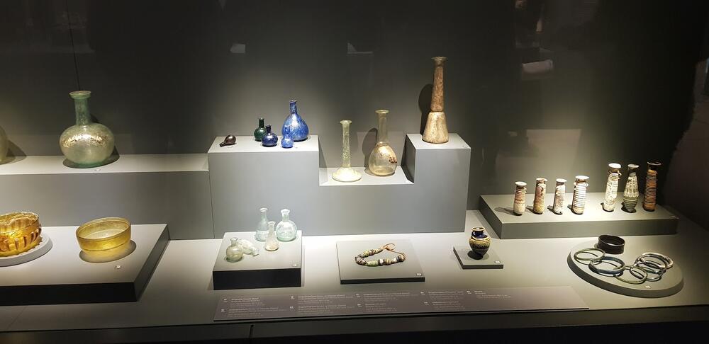 <p>Legenda o Troji dio je naše civilizacije više od 3.000 godina. Priča o veličanstvenom gradu i desetogodišnjem ratu zbog najljepše žene na svijetu, neodoljivo je dramatična i tragična</p>