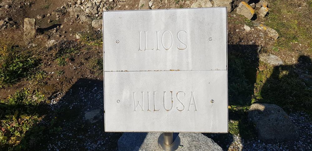 <p>Legenda o Troji dio je naše civilizacije više od 3.000 godina. Priča o veličanstvenom gradu i desetogodišnjem ratu zbog najljepše žene na svijetu, neodoljivo je dramatična i tragična</p>