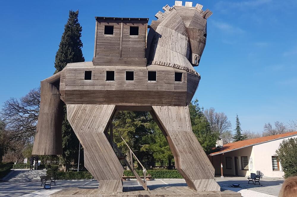 Kopija Trojanskog konja, nastala po slici sa vaze sa ostrva Mikonos, Foto: Nina Vujačić