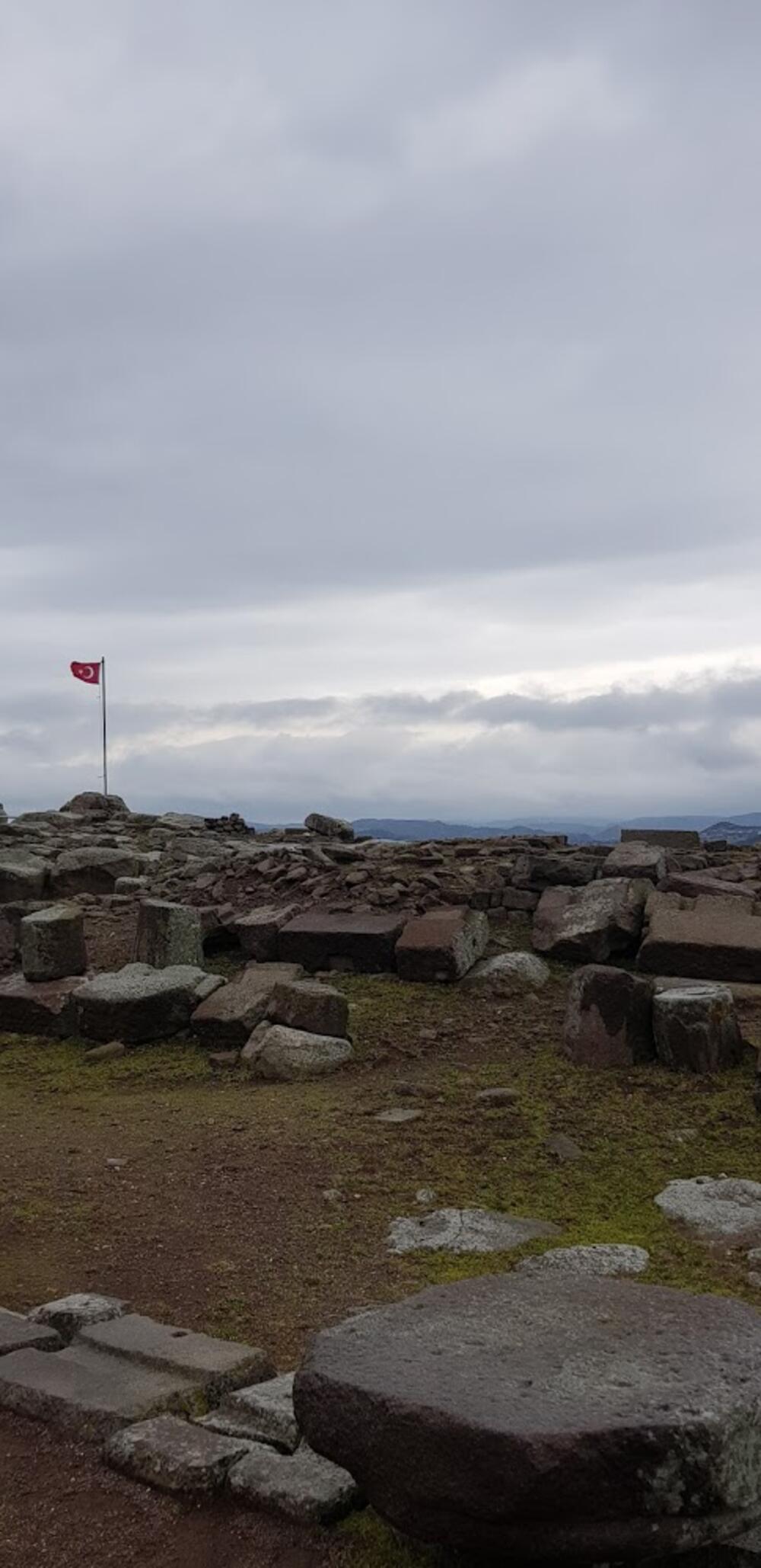 <p>Legenda o Troji dio je naše civilizacije više od 3.000 godina. Priča o veličanstvenom gradu i desetogodišnjem ratu zbog najljepše žene na svijetu, neodoljivo je dramatična i tragična</p>
