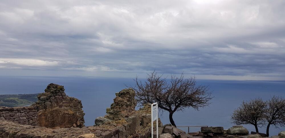 <p>Legenda o Troji dio je naše civilizacije više od 3.000 godina. Priča o veličanstvenom gradu i desetogodišnjem ratu zbog najljepše žene na svijetu, neodoljivo je dramatična i tragična</p>