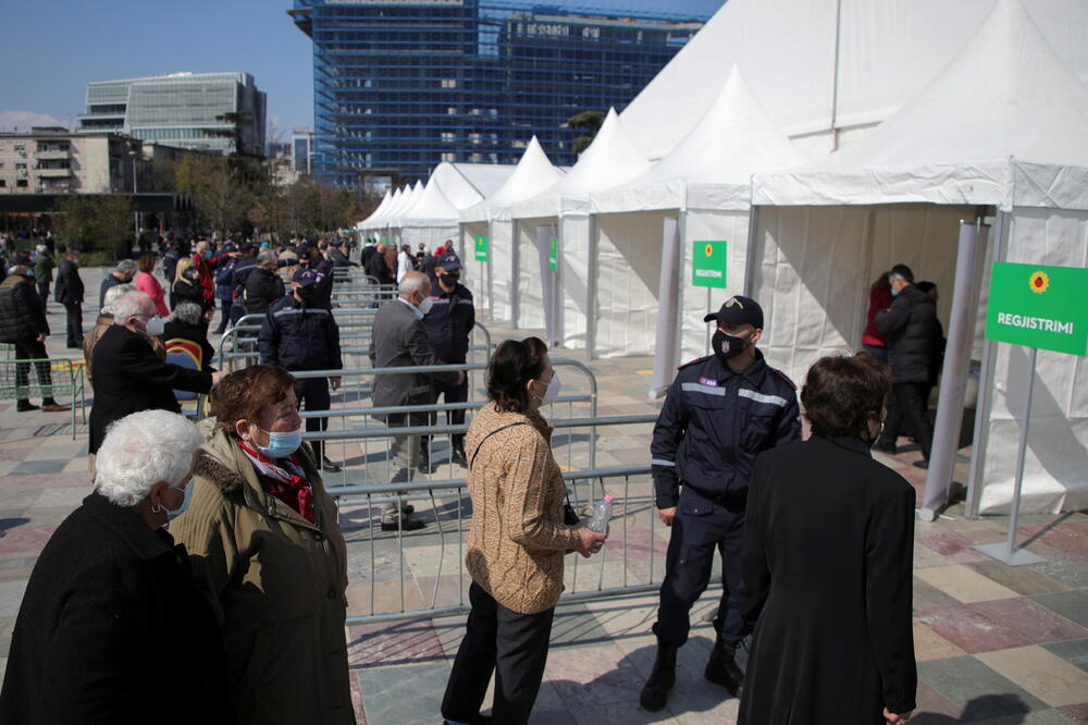 Masovni program vakcinacije u Tirani, Foto: REUTERS
