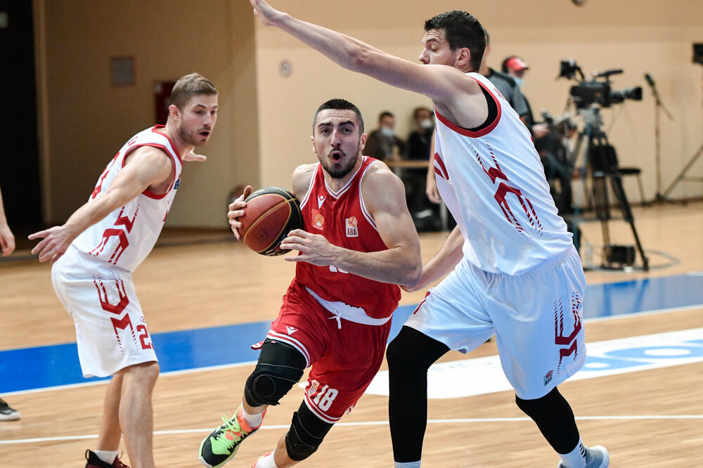 Skup poraz: Milutin Đukanović na utakmici sa Rabotničkim u 3. kolu, Foto: ABA liga/Dragana Stjepanović