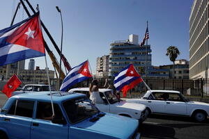 FOTO Vozili sedam kilometara u Havani: Tražili ukidanje američkog...