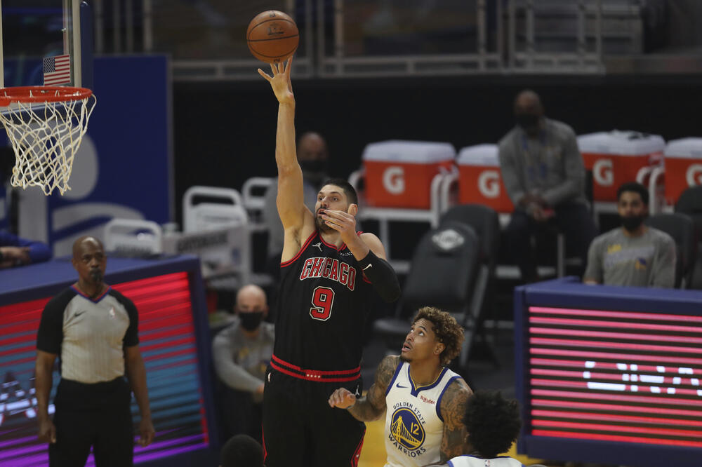 Vučević na meču sa Golden stejtom, Foto: AP