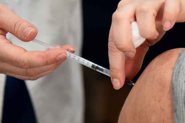 Boje jutra: Počinje masovna vakcinacija