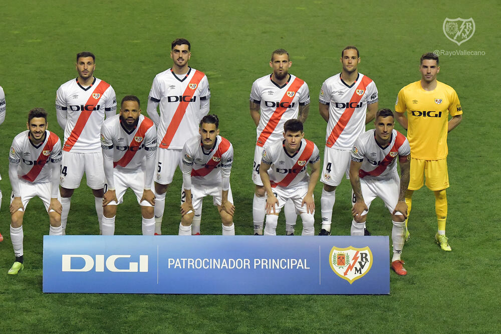 Saveljić, treći s desne strane, u postavi Rajo Valjekana na sinoćnjem meču, Foto: Rayo Vallecano