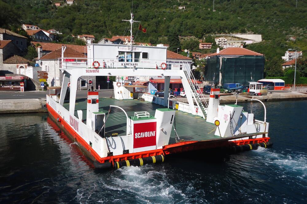 Trajektno pristanište Kamenari, Foto: Siniša Luković