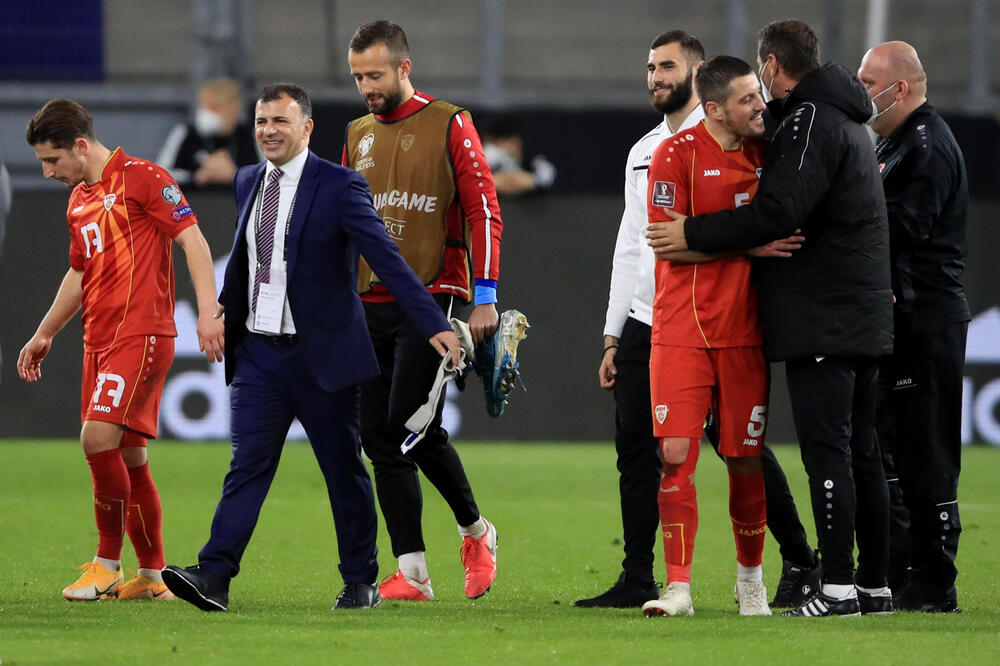 Selektor Angelovski i fudbaleri Sjeverne Makedonije nakon pobjede nad Njemačkom u martu u kvalifikacijama za SP, Foto: Reuters