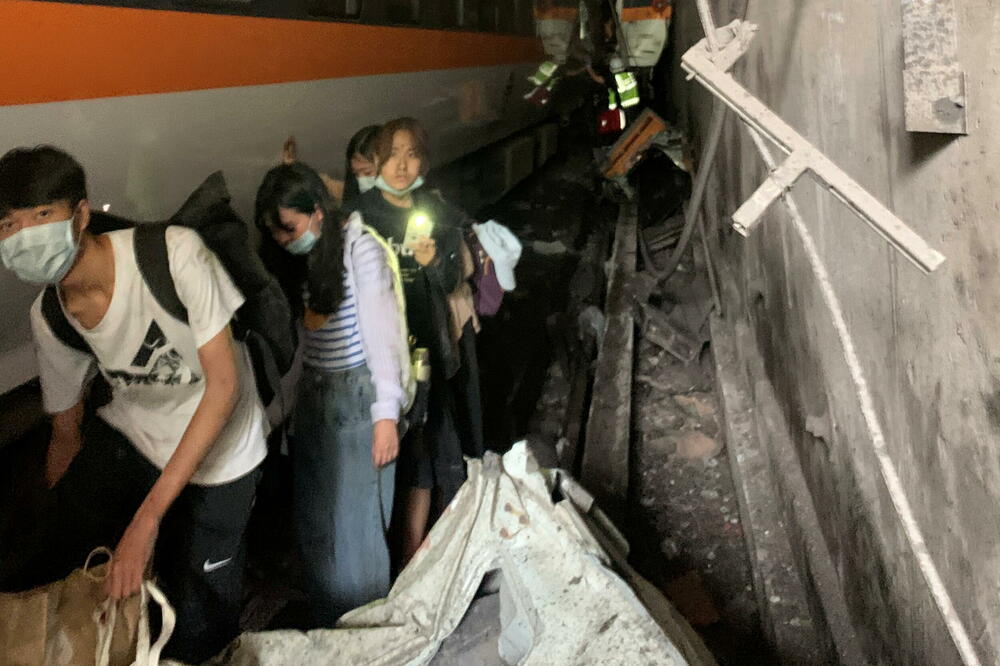Nekoliko vagona udarilo o zid tunela, Foto: REUTERS