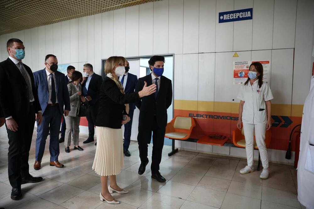 Abazović u obilasku Instituta, Foto: Vlada Crne Gore