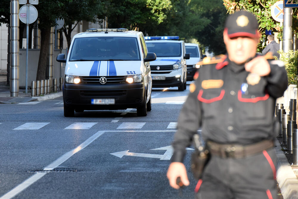 Policija ispred podgoričkog Višeg suda (ilustracija), Foto: Savo Prelević