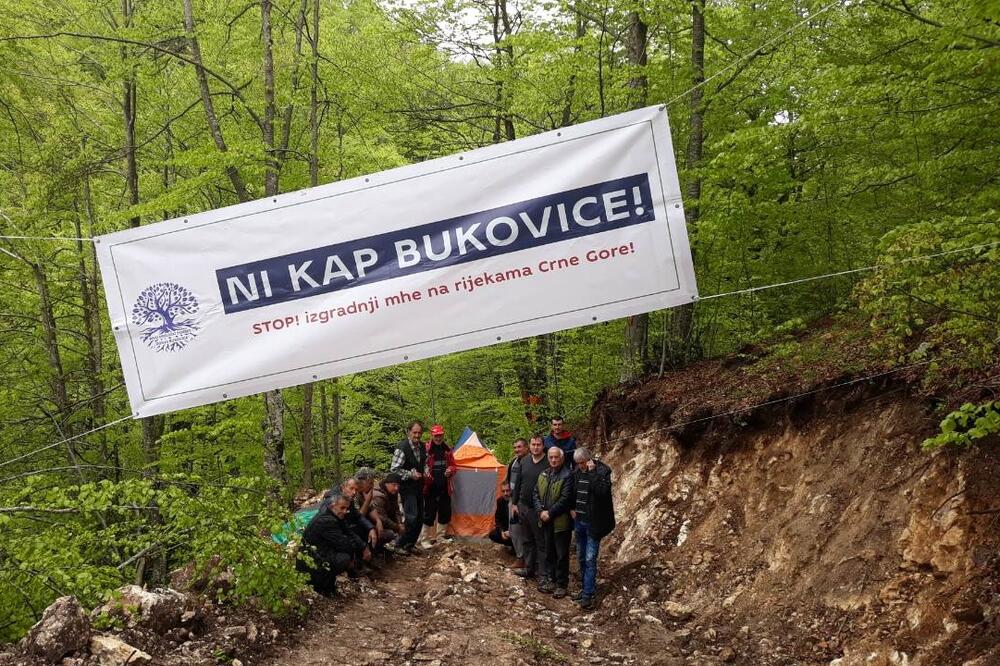 Kompaniju protiv države zastupa Ana Đukanović: sa protesta mještana i aktivista protiv gradnje, Foto: Privatna arhiva