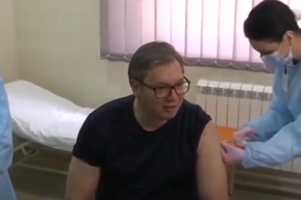 Vučić se vakciniše, Foto: Screenshot/Youtube