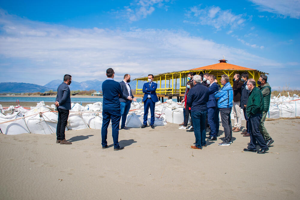 Stijović sa saradnicima, Foto: Ministarstvo poljoprivrede, šumarstva i vodoprivrede