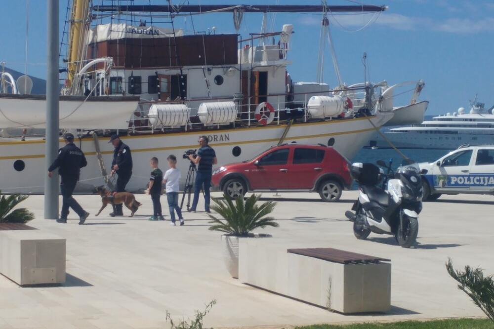 Uviđaj nakon pronalska droge na vojnom brodu, Foto: Siniša Luković