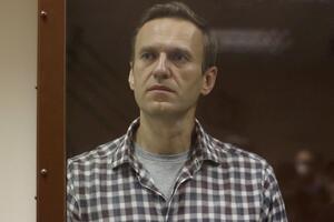 Navaljni gubi osećaj u rukama i nogama, tvrdi advokat