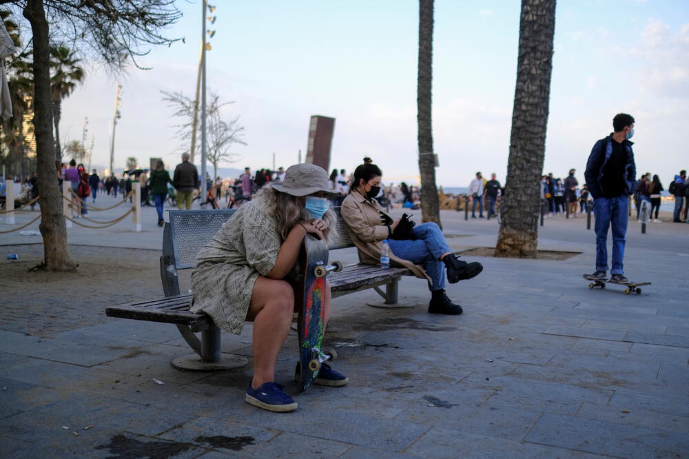Barselona- nošenje zaštitnih maski u blizini plaže, Foto: Reuters