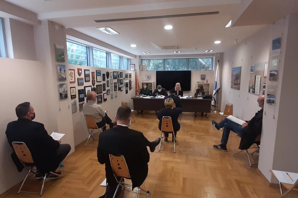 Opština Kotor većinski vlasnik firme: Sa jučerašnje sjednice, Foto: Siniša Luković