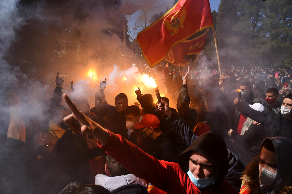 Protest Patriotsko-komitskog saveza ispred zgrade Vlade, Foto: Boris Pejović