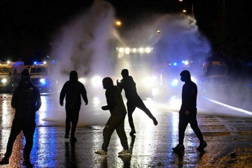 Sukob demonstranata i policije u Belfastu, Foto: CHARLES MCQUILLAN/GETTY IMAGES