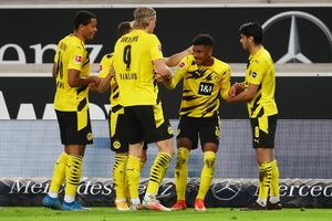 Knauf heroj Dortmunda, ali Ajntraht je jako daleko