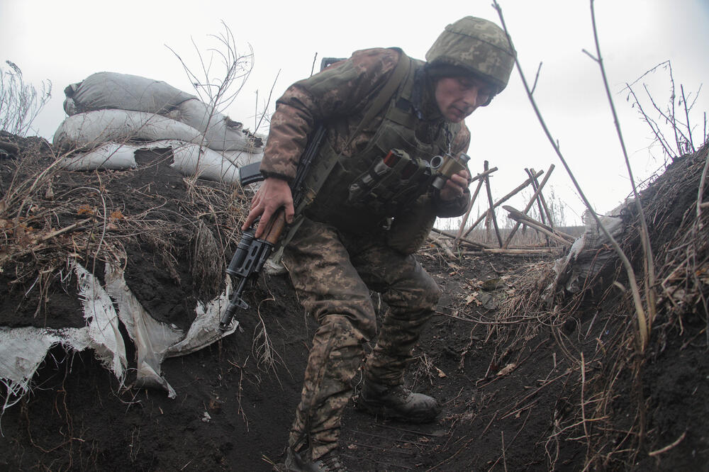 Ukrajinski vojnik u blizini Donjecka, Foto: Reuters