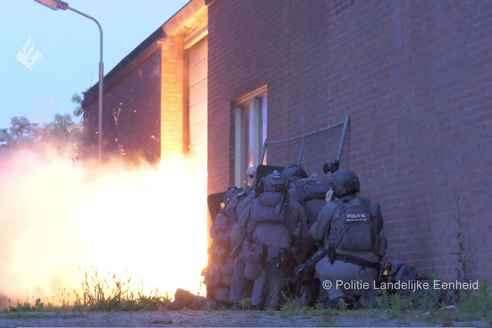 U “operaciji nebo” učestvovalo je preko 1600 pripadnika policijskih snaga, Foto: Reuters