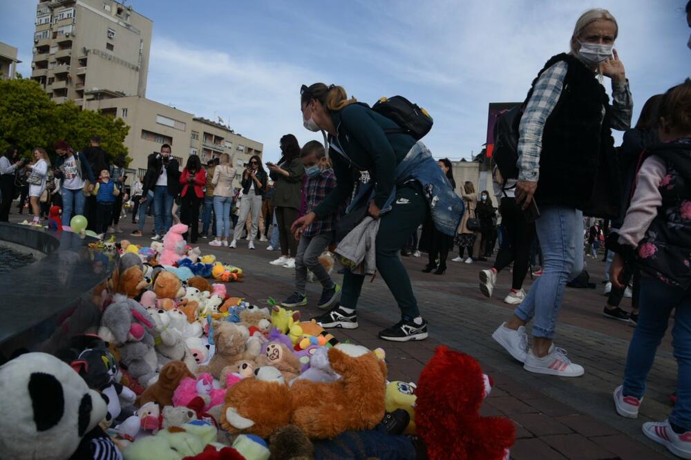 Sa protestnog okupljanja na Trgu Nezavisnosti, Foto: Boris Pejović