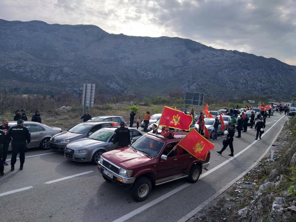 <p>"Mi samo branimo državu koju smo s mukom stekli 21. maja. Neka zna Vlada da je to najveća pobjeda crnogorskog naroda", rekao je Dragan Nikčević</p>