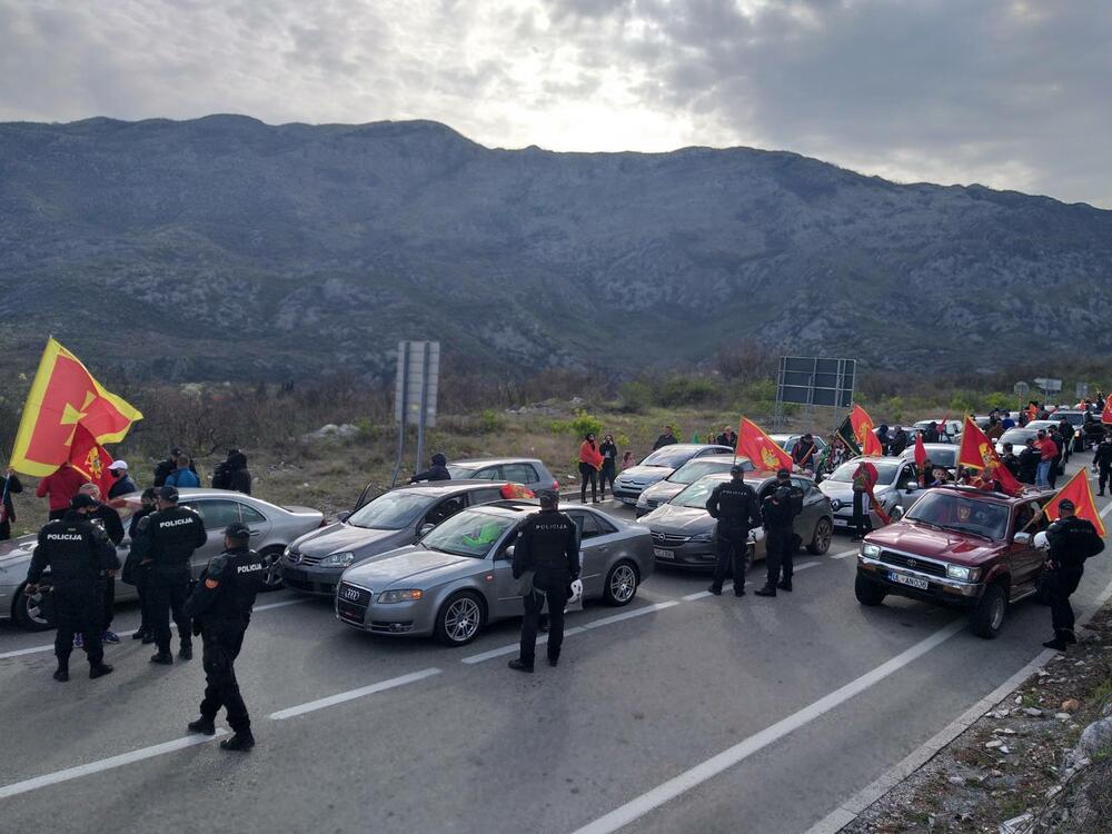<p>"Mi samo branimo državu koju smo s mukom stekli 21. maja. Neka zna Vlada da je to najveća pobjeda crnogorskog naroda", rekao je Dragan Nikčević</p>
