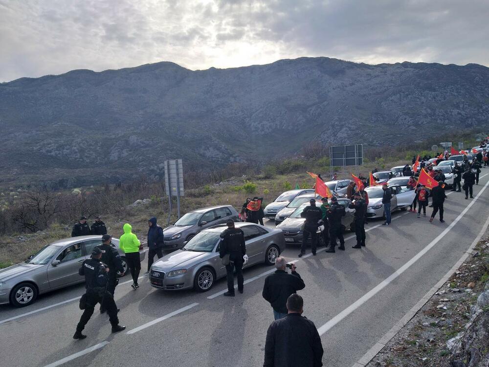 <p>"Mi samo branimo državu koju smo s mukom stekli 21. maja. Neka zna Vlada da je to najveća pobjeda crnogorskog naroda", rekao je Dragan Nikčević</p>