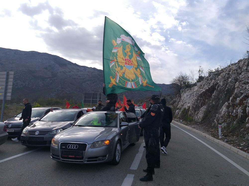 <p>"Mi samo branimo državu koju smo s mukom stekli 21. maja. Neka zna Vlada da je to najveća pobjeda crnogorskog naroda", rekao je Dragan Nikčević</p>