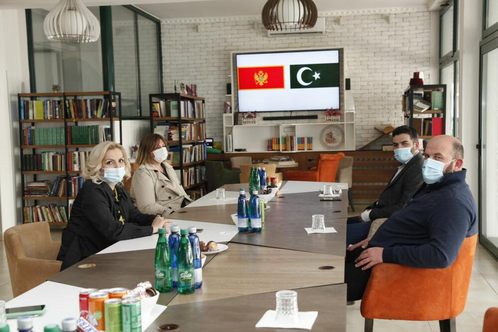 Borovinić Bojović posjetila Medresu, Foto: Islamska zajednica