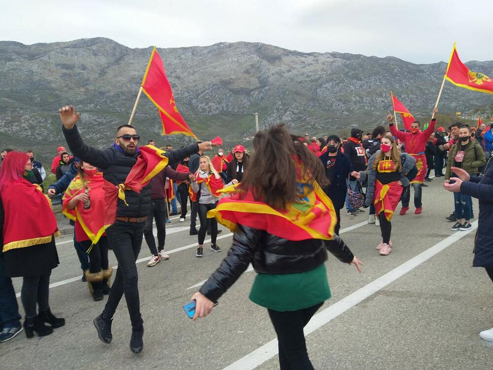 <p>"Mi samo branimo državu koju smo s mukom stekli 21. maja. Neka zna Vlada da je to najveća pobjeda crnogorskog naroda", rekao je Dragan Nikčević</p>