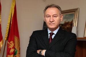 Preminuo dugogodišnji ambasador Crne Gore Milan Lakić