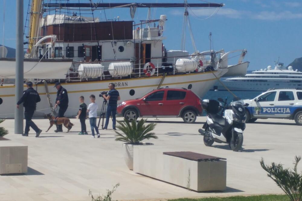 Uviđaj nakon pronalaska droge na brodu, Foto: Siniša Luković