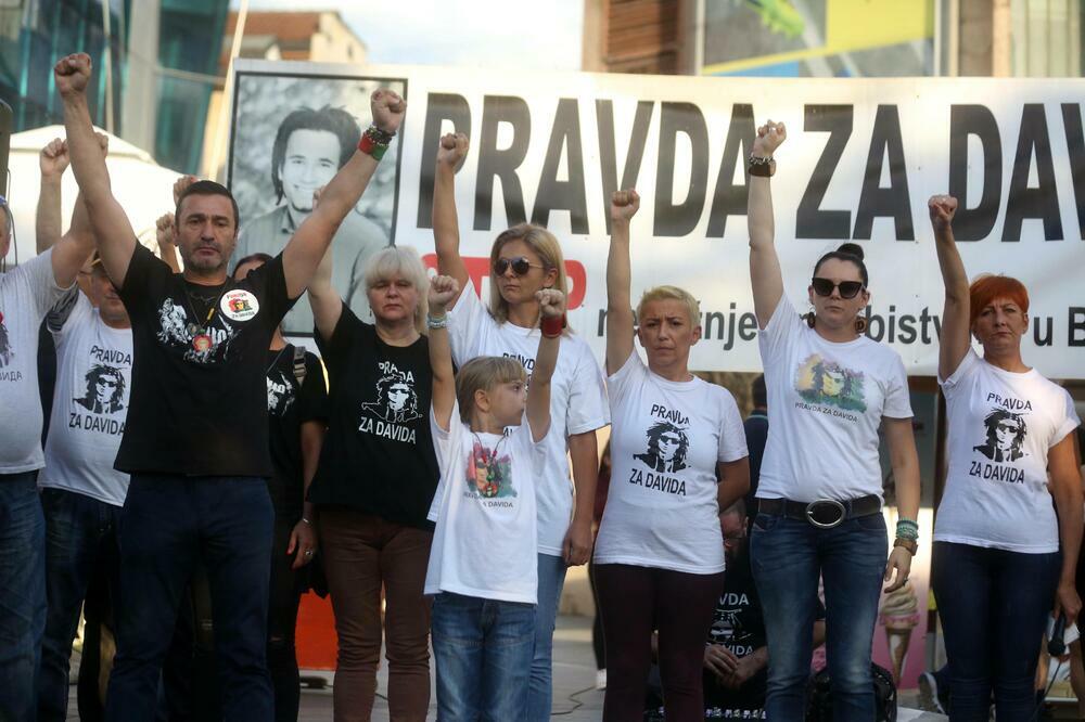 Članovi porodice Dragičević i grupe "Pravda za Davida tokom jednog od ranijih protesta, Foto: Betaphoto
