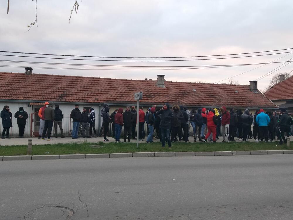 <p>Grupa građana protestovala zbog kazni koje su im napisane zbog blokade puta Nikšić - Podgorica</p>
