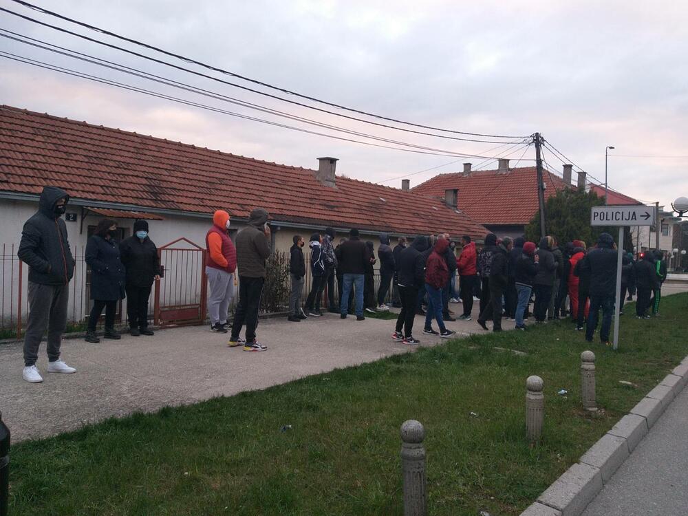 <p>Grupa građana protestovala zbog kazni koje su im napisane zbog blokade puta Nikšić - Podgorica</p>
