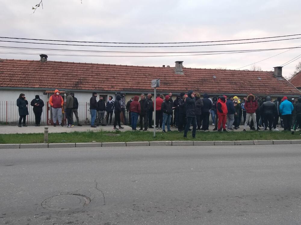 <p>Grupa građana protestovala zbog kazni koje su im napisane zbog blokade puta Nikšić - Podgorica</p>