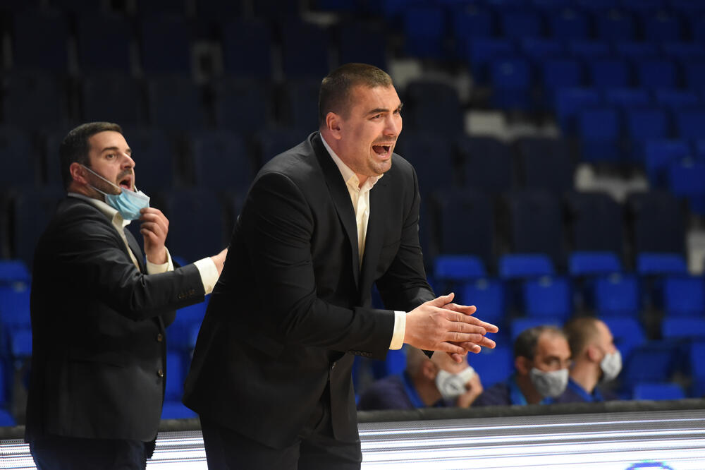 Dejan Milojević na večerašnjoj utakmici, Foto: Savo Prelević