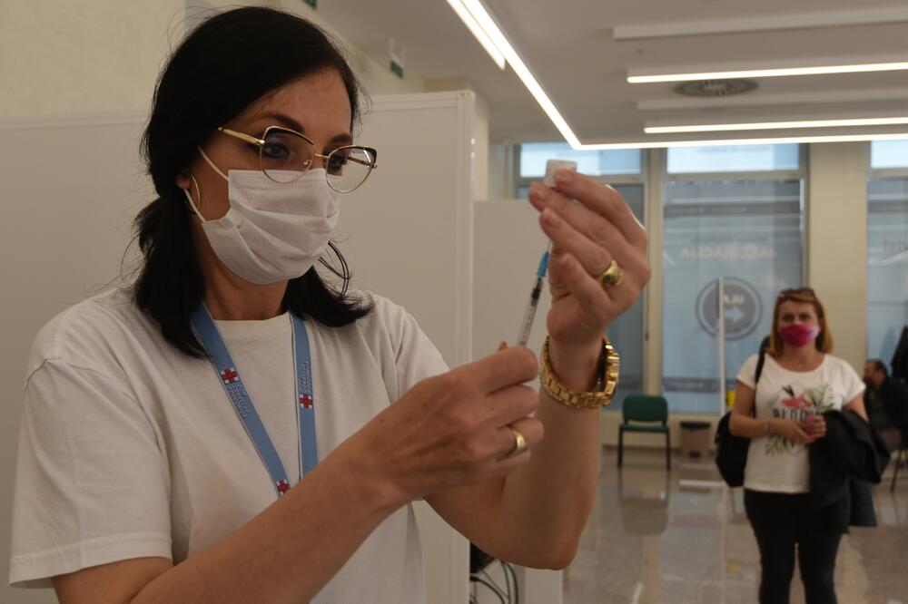 Vakcinacija u Podgorici, Foto: Savo Prelević