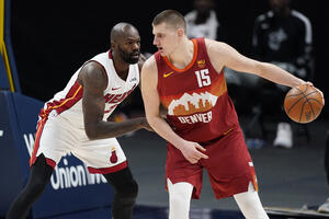 Pobjeda Denvera, Jokićev 15. tripl-dabl u sezoni, trojka Dončića...