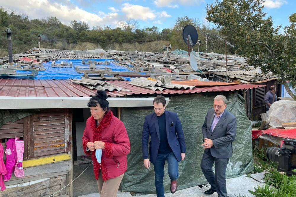 Milačić i Zarić u posjeti hercegnovskom naselju, Foto: Prava Crna Gora