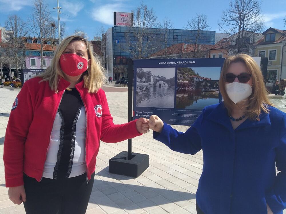 <p>„Nakon Prvog svjetskog rata ljekari i medicinsko osoblje SAD-a došlo je u Crnu Goru kako bi ovdašnjem narodu pružilo pomoć. I danas kada se svi suočavamo sa zdravstvenom krizom drago mi je da Crveni krst pokazuje da može da se nosi s izazovima. Naši odnosi su snažni kao i uvijek“</p>