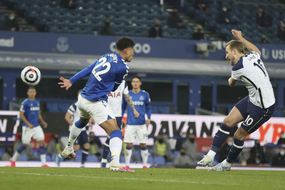 Hari Kejn daje drugi gol za Totenhem, Foto: AP