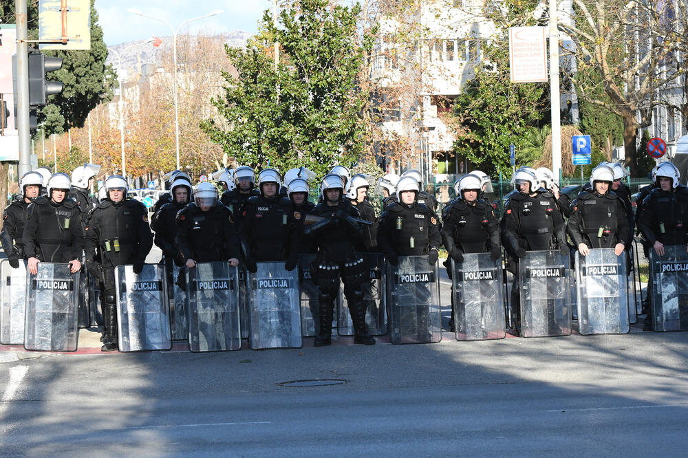 Policajci tokom jedne od akcija (arhiva/ilustracija), Foto: Savo Prelević