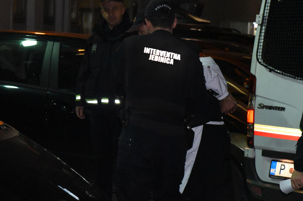 Privođenje osumnjičenih na saslušanje (arhiva), Foto: Luka Zeković