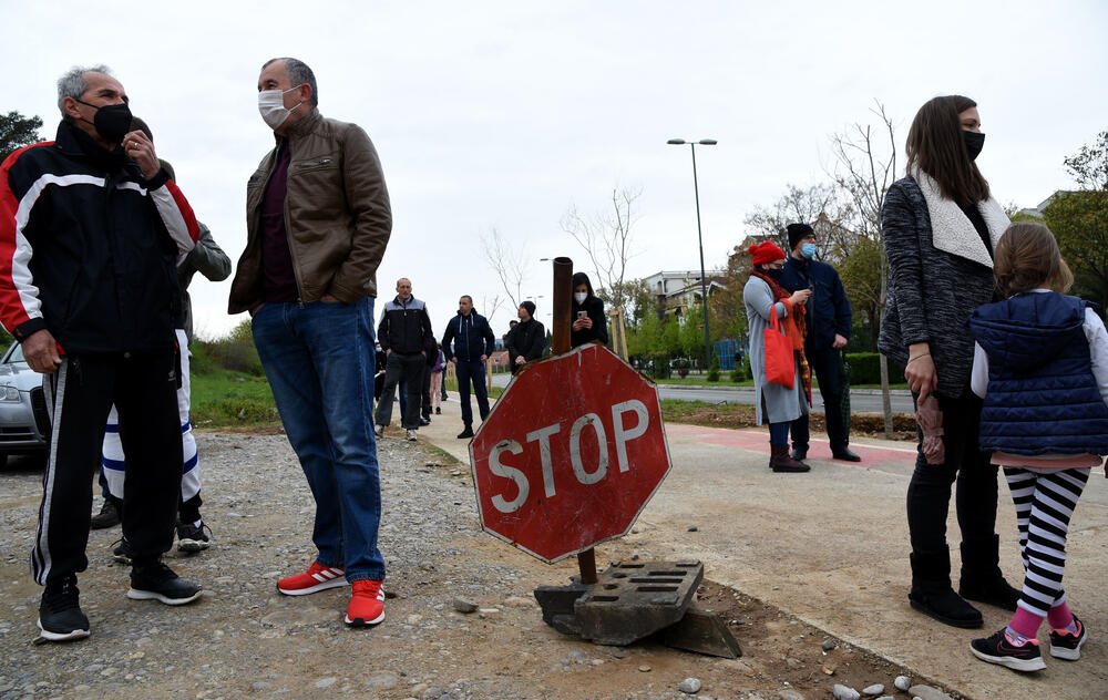 <p>"Pozivamo nadležne iz Ministarstva da se konačno uključe u ovo. Nemojte od nas građana tražiti da radimo vaš posao. Očekujemo vašu podršku jer ste za to plaćeni", rekla je učesnica protesta Milica Kankaraš</p>